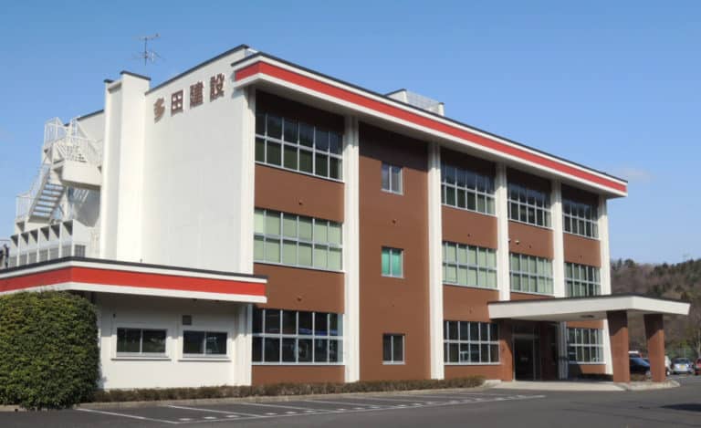1973年　現在地に移転。2012年　耐震補強工事完成。