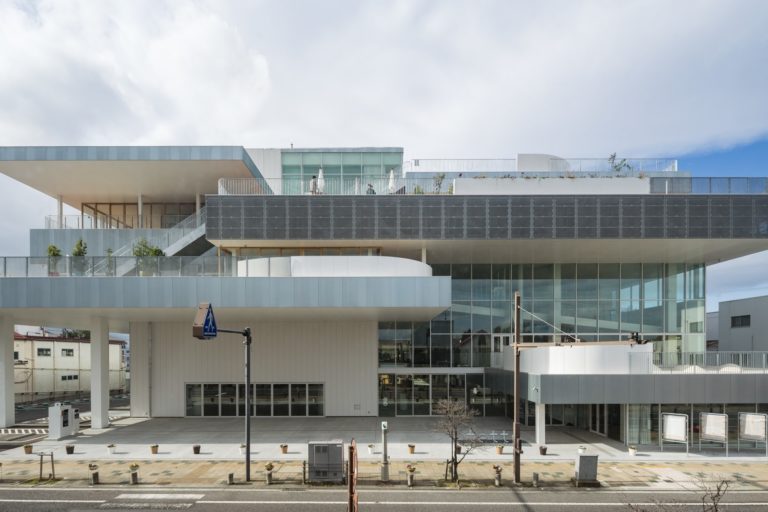 須賀川市民交流センターtette