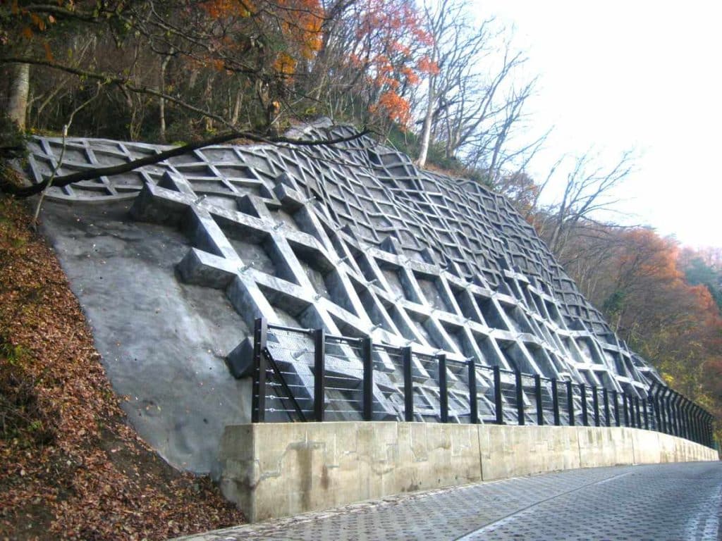 湯川大町線道路橋りょう整備工事(H25.7施工)