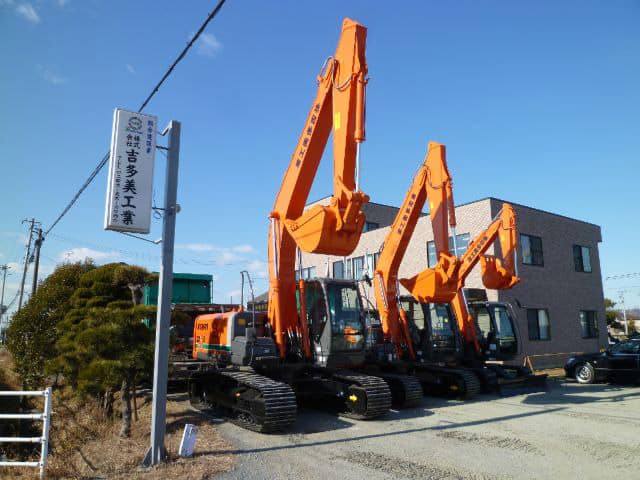 株式会社吉多美工業　外観　重機