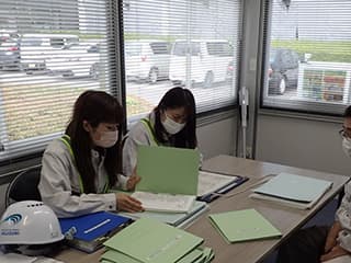 事務スタッフ